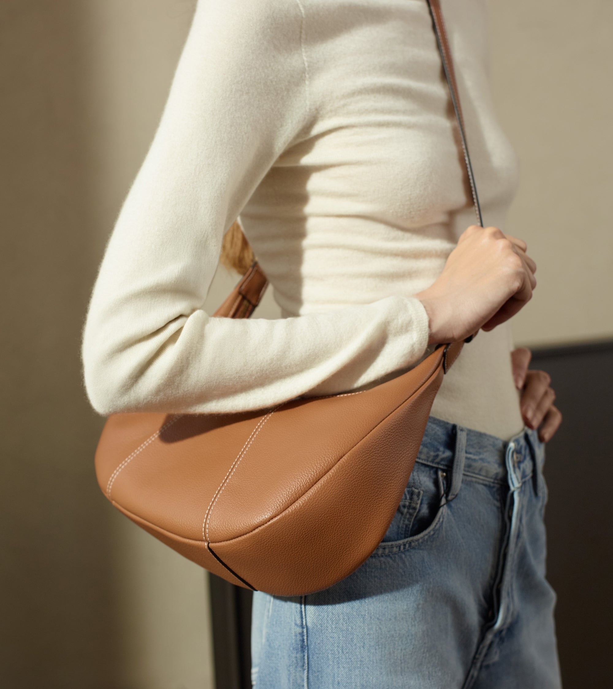 Kleine Hobo-Tasche Juliette aus genarbtem Leder