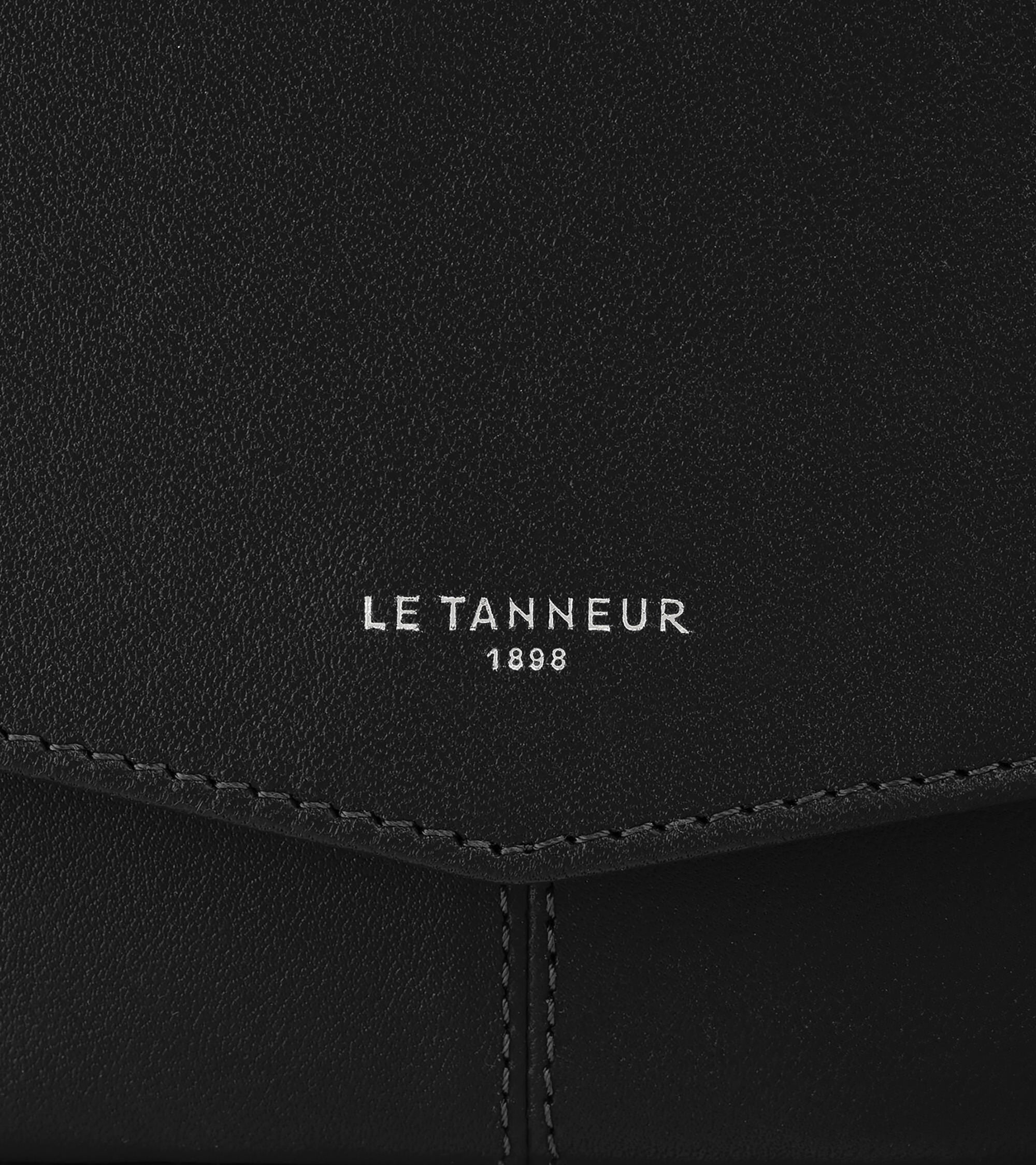 Charlotte Clutch aus glattem Leder mit abnehmbarer Schulterriemen