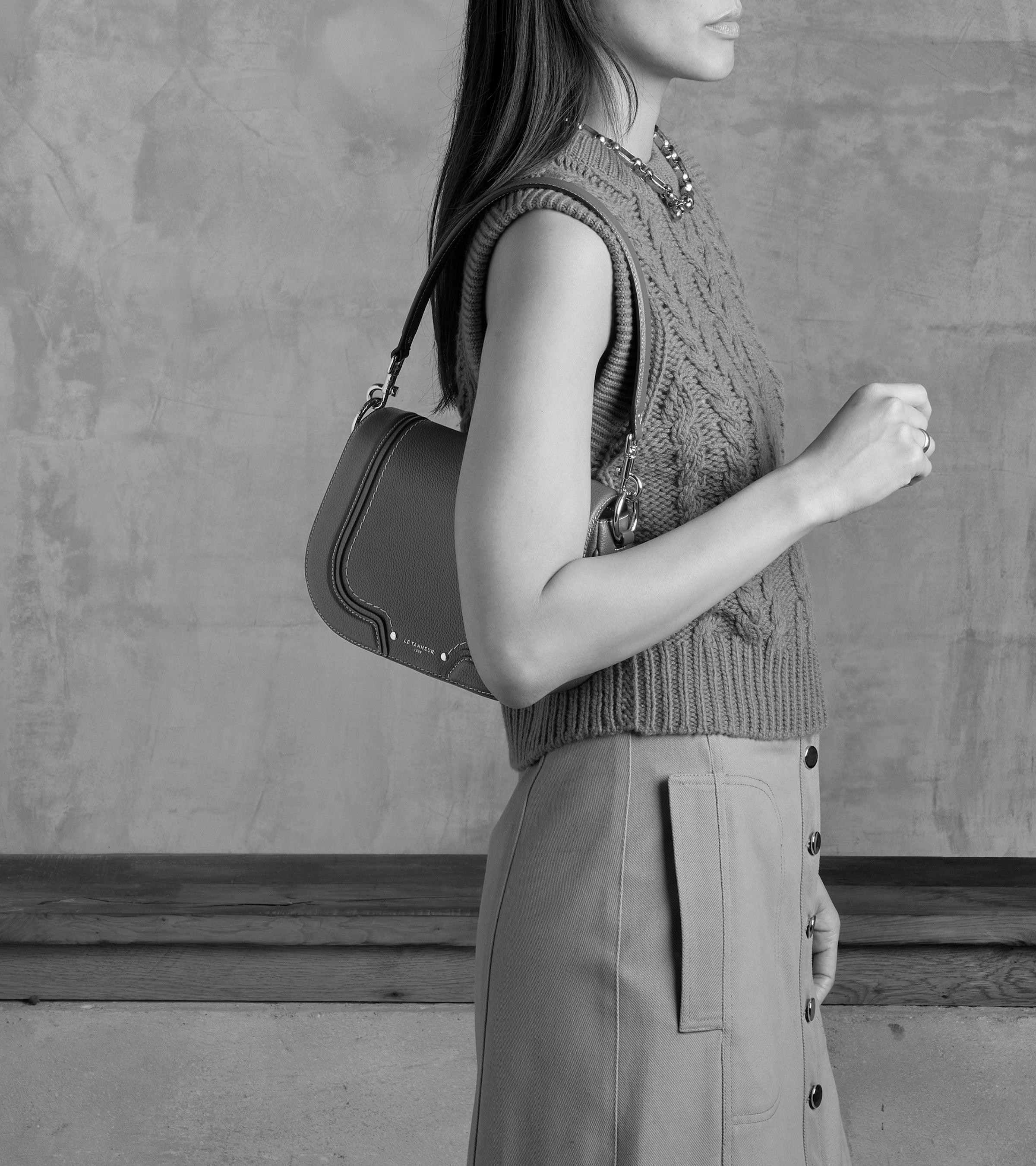 Bolso bandolera mediano modelo Ella de cuero granulado