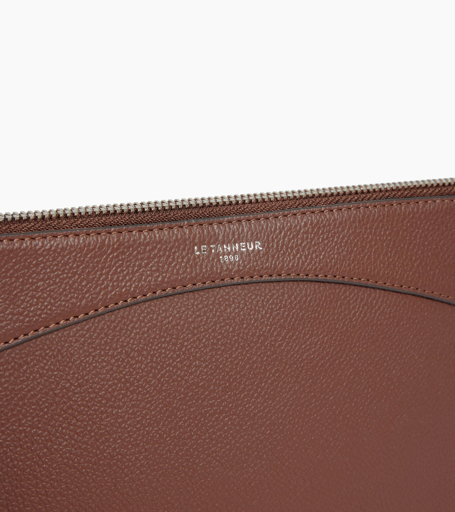 Bolso de mano con cremallera de cuero granulado