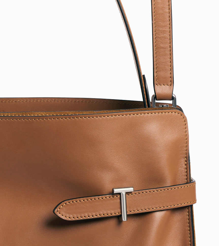 Maxi shoulder bag in smooth leather and nubuck