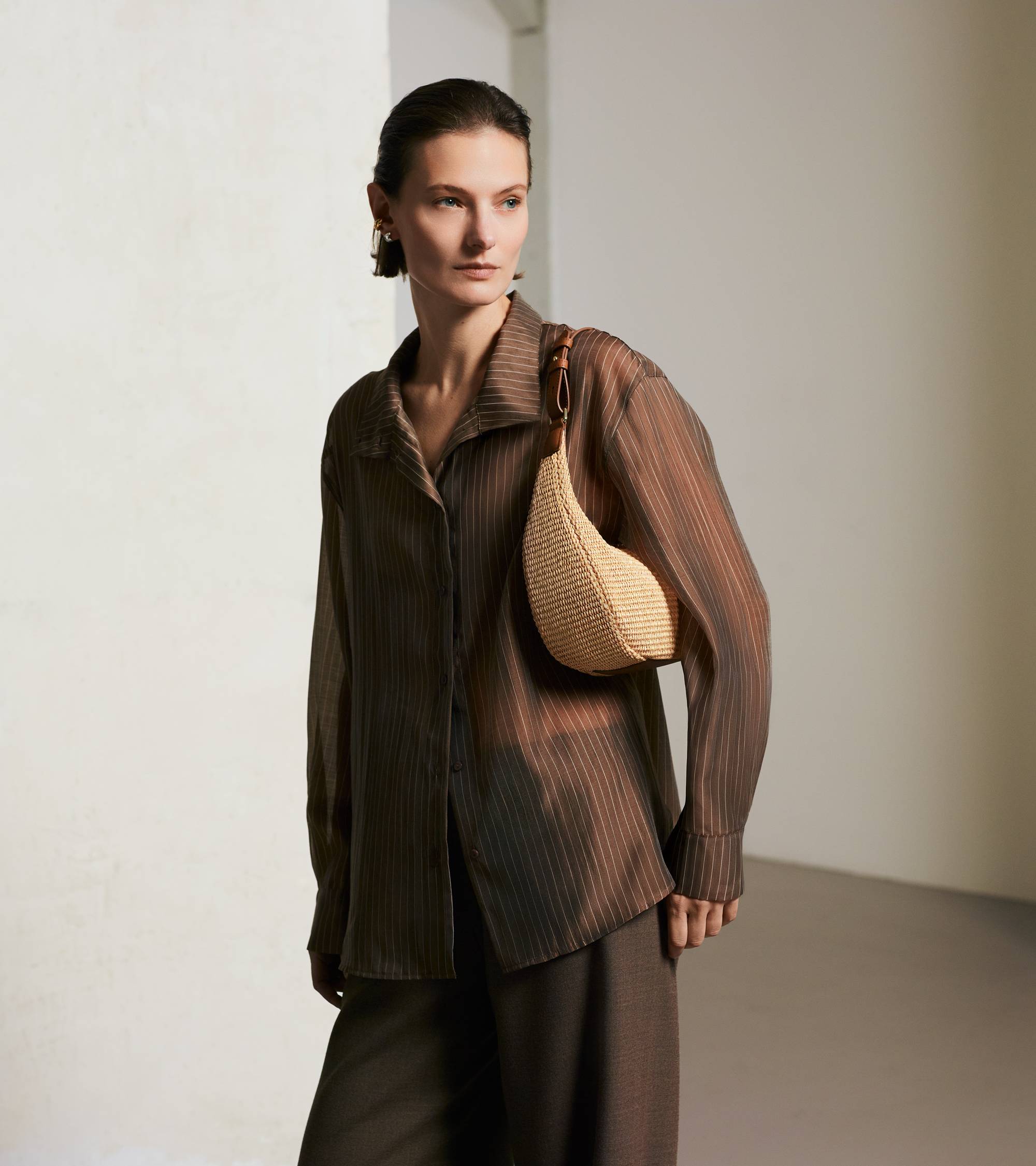 Bolso hobo pequeño Juliette con efecto de rafia y cuero liso