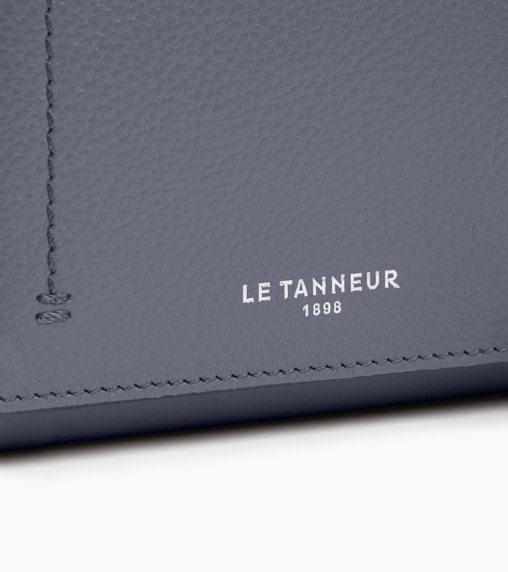 Louison small wallet with flap in grained leather