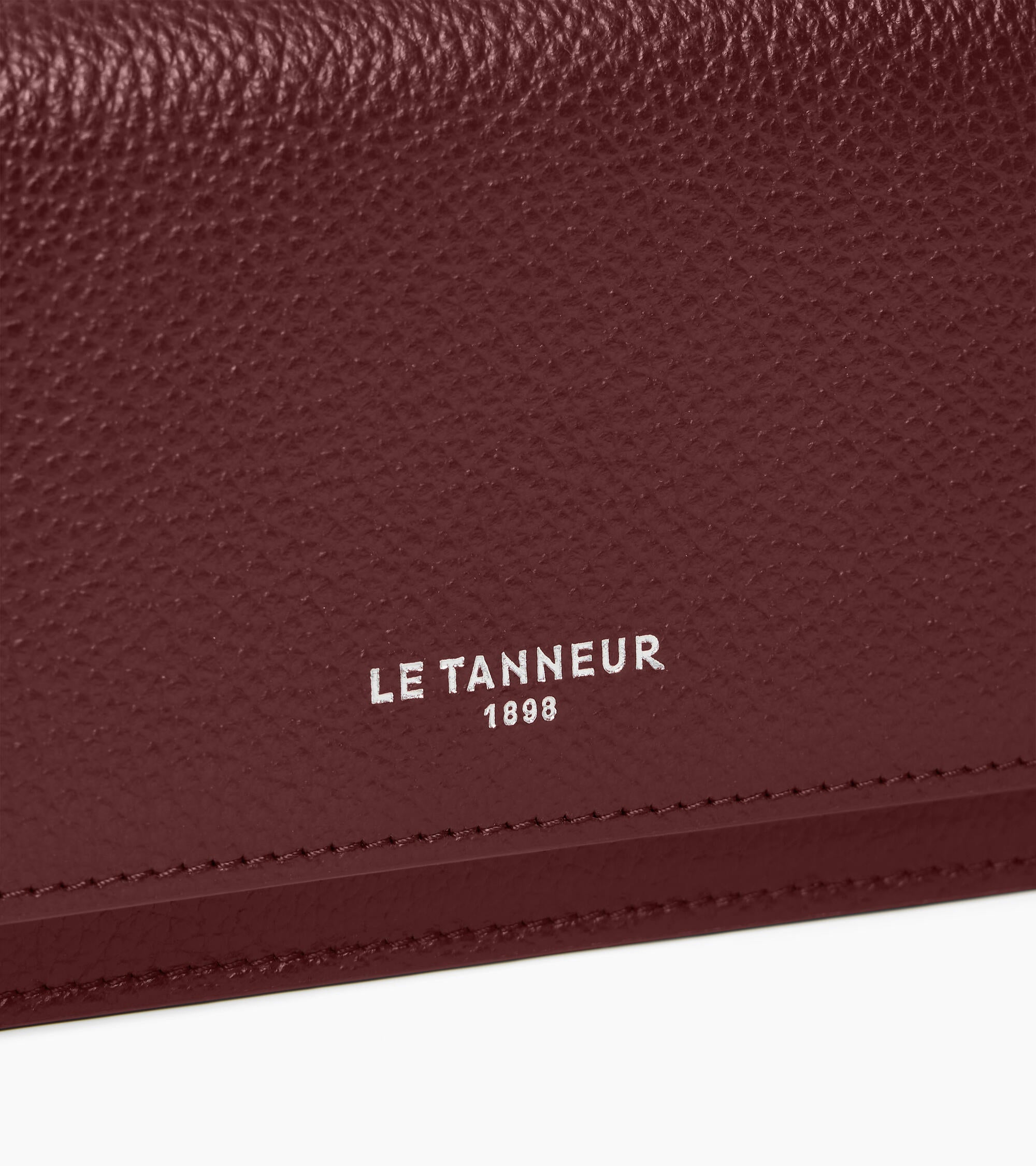 Louison medium card holder with flap in grained leather